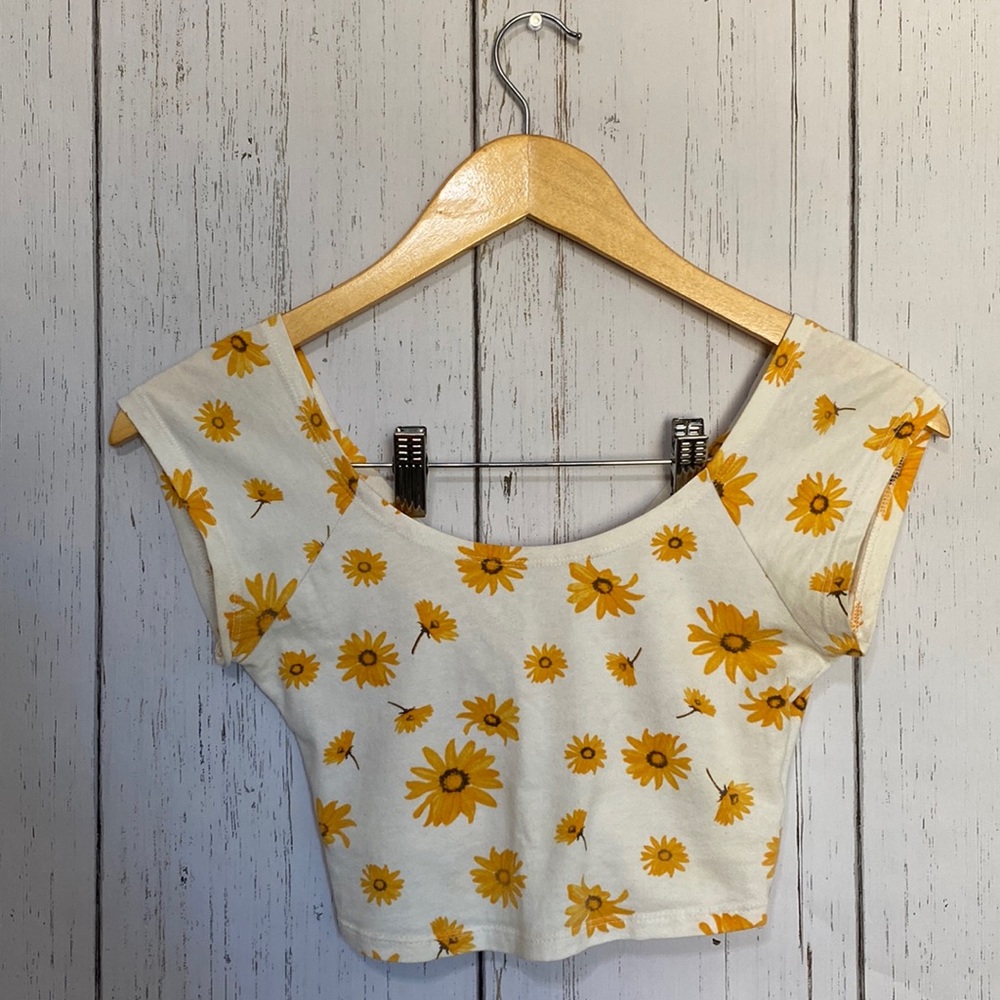 PacSun Floral Crop Top